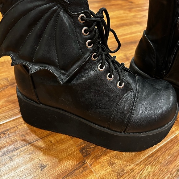 vampire/ bat boots - Picture 4 of 7